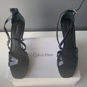 Calvin Klein VONNIE LINEAR PATENT